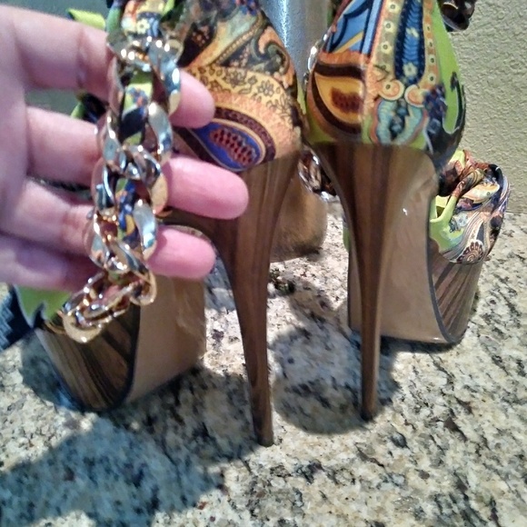 Heels - Picture 3 of 5